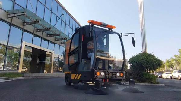  掃地機廠家掃地機出現揚塵怎么辦？